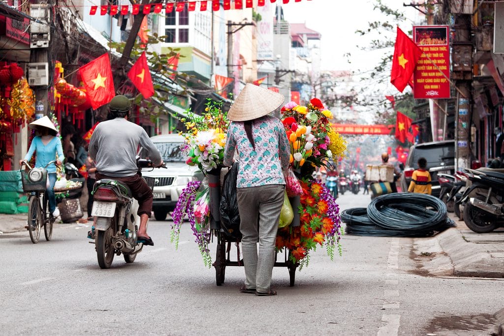 Straßenhändlerin in Hanoi, Vietnam